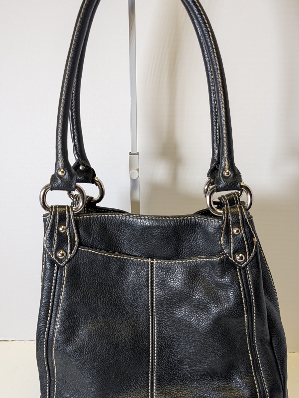 Sophia Caperelli Black Leather Shoulder Bag with Contrast Stitching
